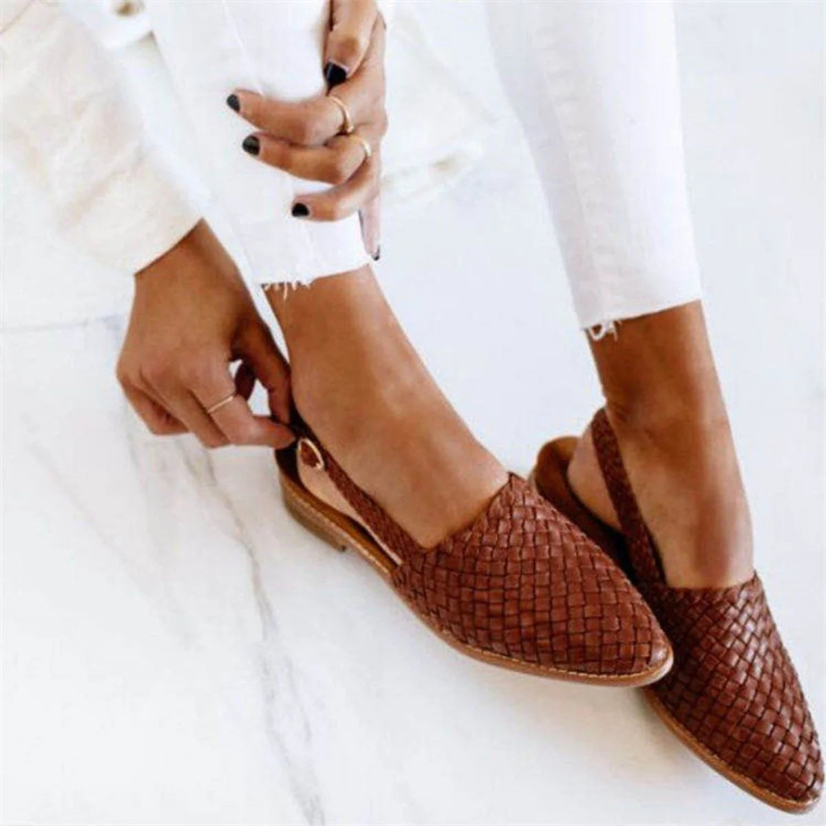 85729098039560
